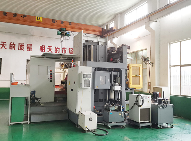 Horizontal machining center